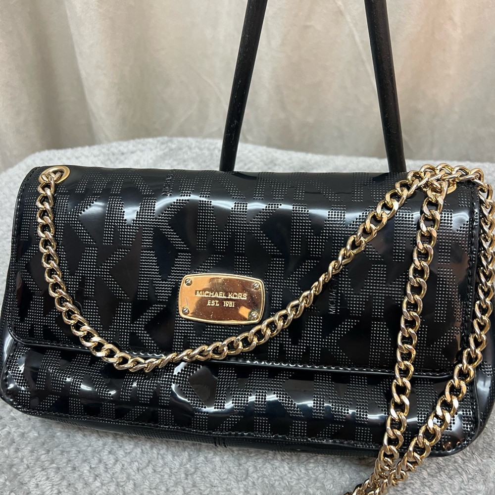 🖤♠️Michael Kors black patent leather purse with gold hardware-GUC